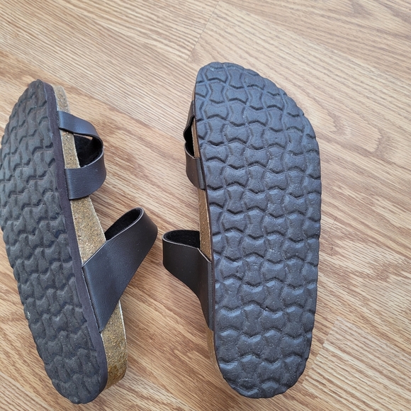 2/$45 New Memory Foam Cushionaire Sandals. Must add to bundle to get deal - Picture 2 of 3